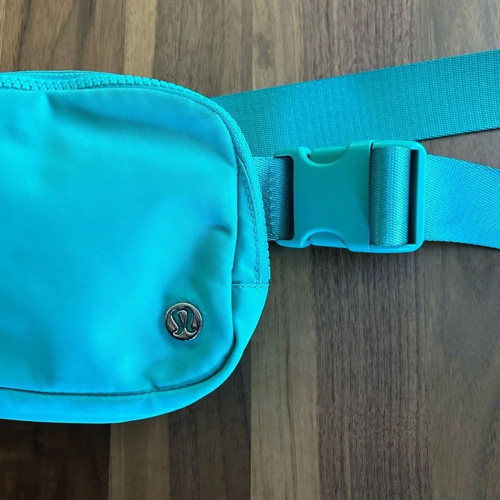 LULULEMON EVERYWHERE CROSSBODY BELT BAG EUC - Picture 6 of 9